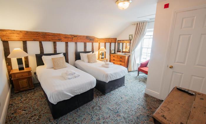 Bedroom with 2 single beds